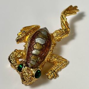 SJ goldtone and green 2” figural frog brooch (449)